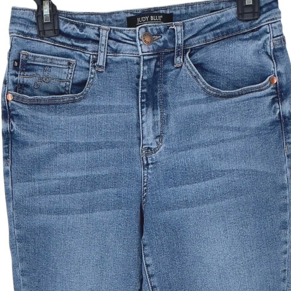 Judy Blue Medium Blue Ankle Crop Jeans